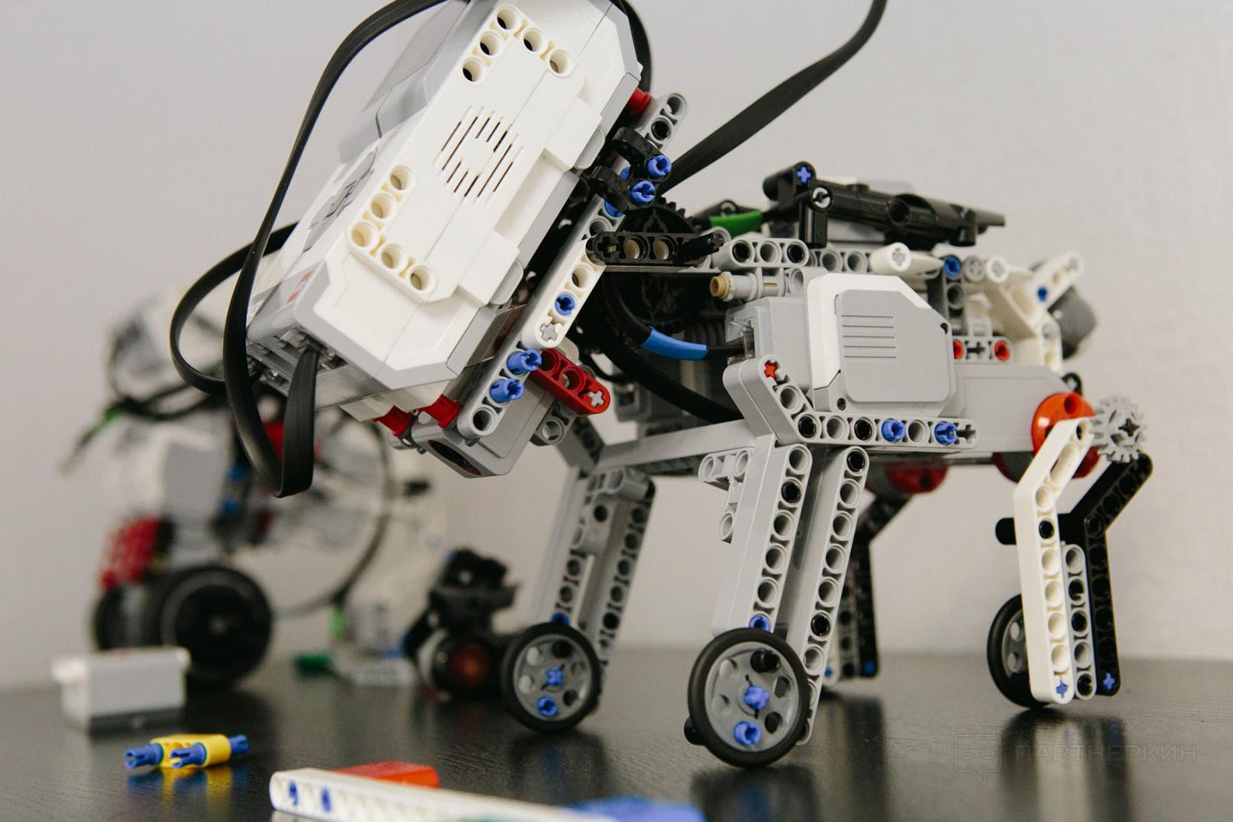 Robot project. Робототехнический контроллер r2-d2. Робототехника в школе. Робототехника для детей. Проекты роботов.